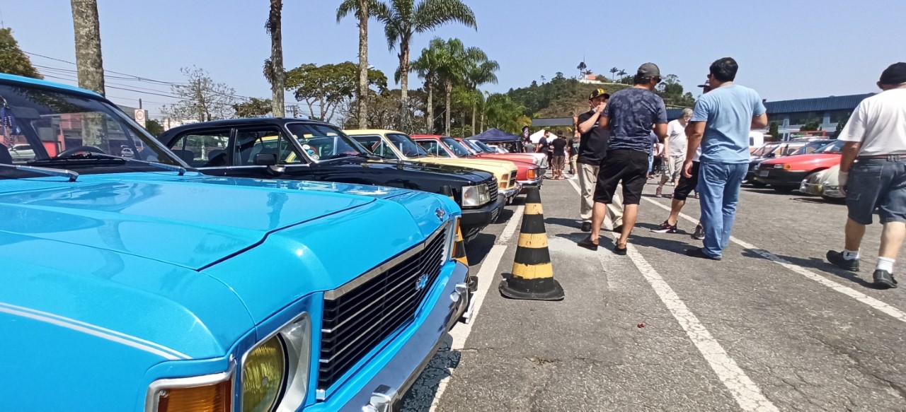 Sábado tem encontro de carros antigos em Betim